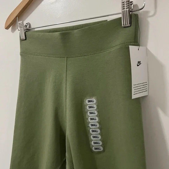 Nike Womens High Rise Tight Fit Biker Shorts Olive Green Size Small - Picture 2 of 9